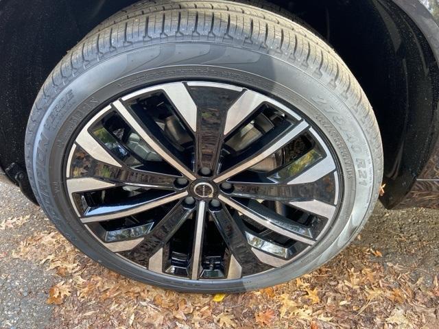 new 2026 Volvo XC90 car, priced at $76,945