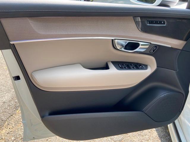 new 2025 Volvo XC90 Plug-In Hybrid car