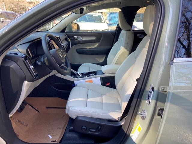 new 2025 Volvo XC40 car, priced at $51,565