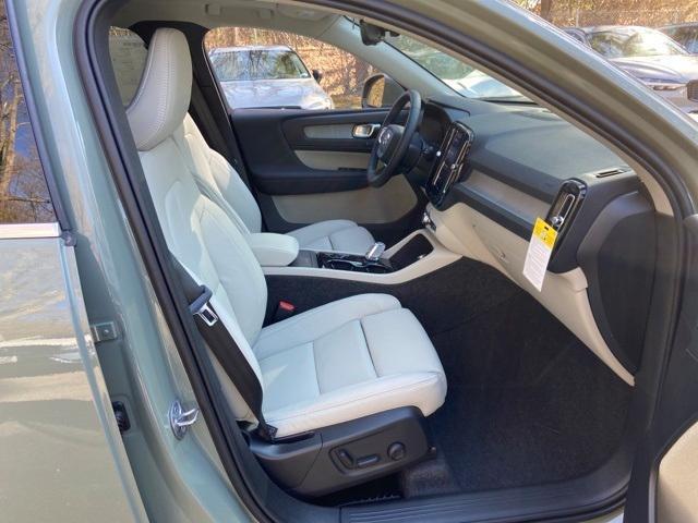 new 2025 Volvo XC40 car, priced at $51,565