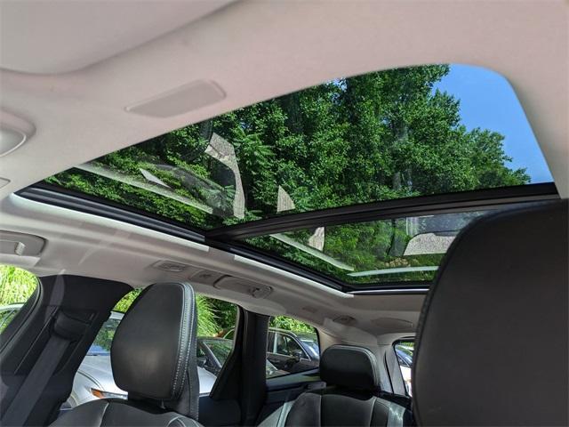 used 2022 Volvo XC60 Recharge Plug-In Hybrid car, priced at $39,110