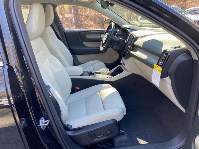 new 2025 Volvo XC40 car, priced at $48,335