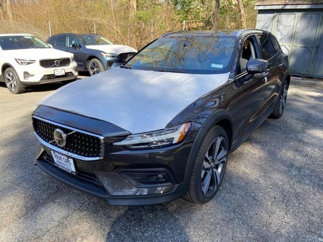 new 2025 Volvo V60 Cross Country car, priced at $53,865