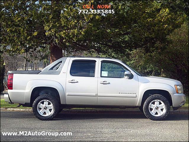 used 2007 Chevrolet Avalanche car, priced at $7,900