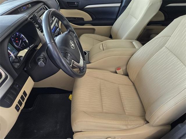 used 2014 Toyota Highlander car, priced at $11,550