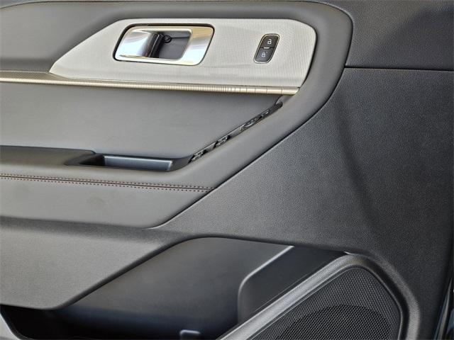 new 2025 Ford Explorer car, priced at $42,457