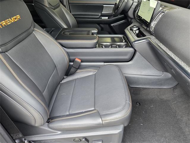 new 2025 Ford Expedition car, priced at $83,905