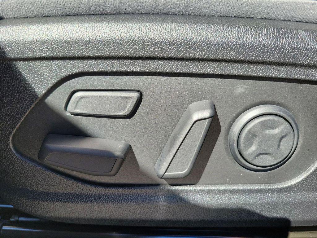 new 2025 Kia Sorento car, priced at $39,964