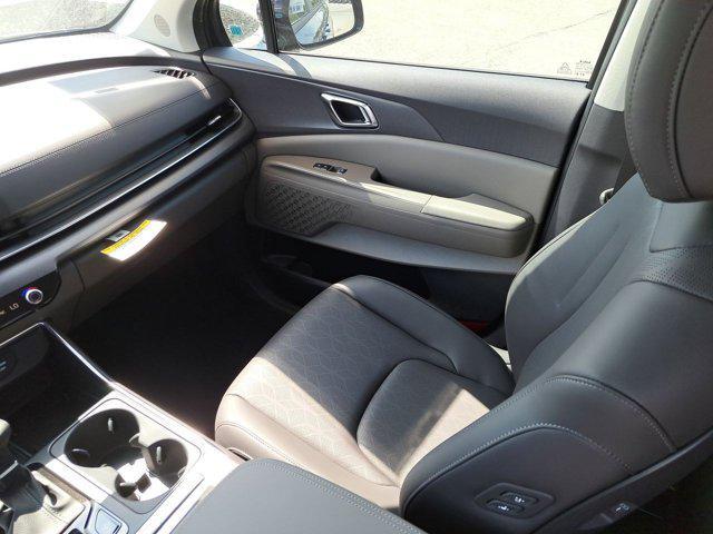 new 2025 Kia Carnival car, priced at $40,565