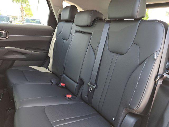 new 2025 Kia Sorento car, priced at $33,800