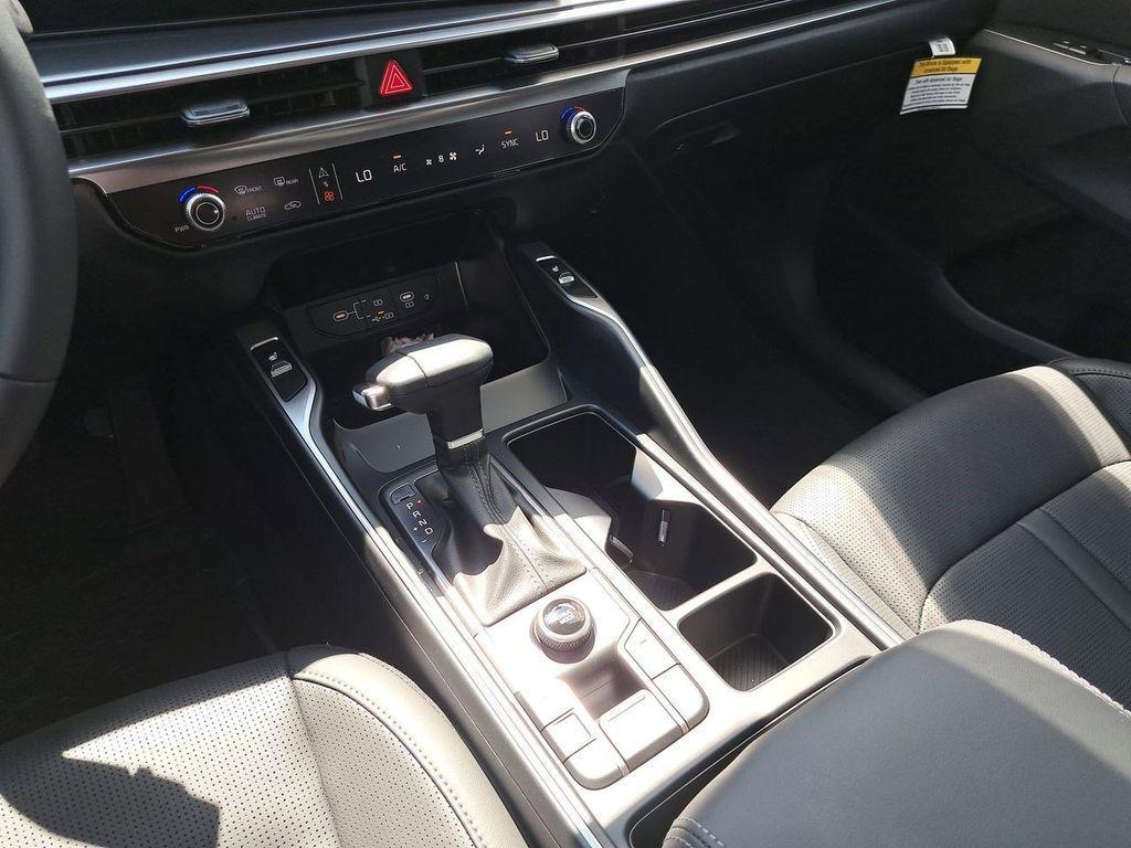 new 2025 Kia Sorento car, priced at $31,746