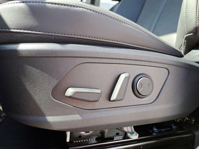 new 2025 Kia Sorento car, priced at $33,800