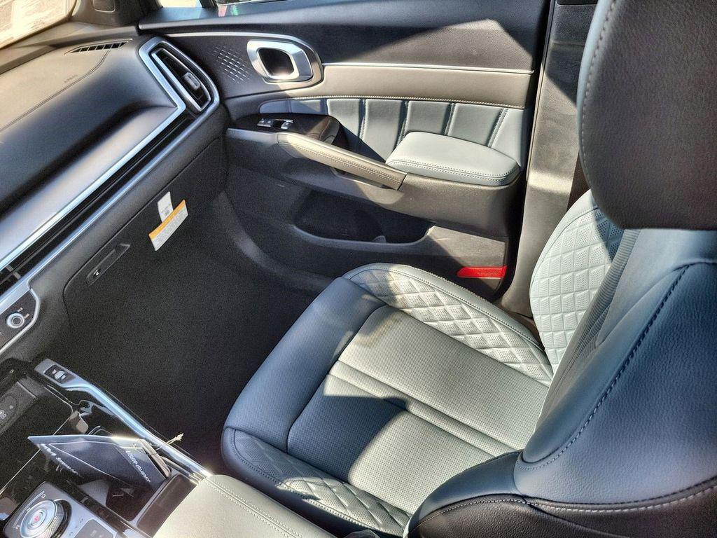new 2025 Kia Sorento Hybrid car, priced at $45,140