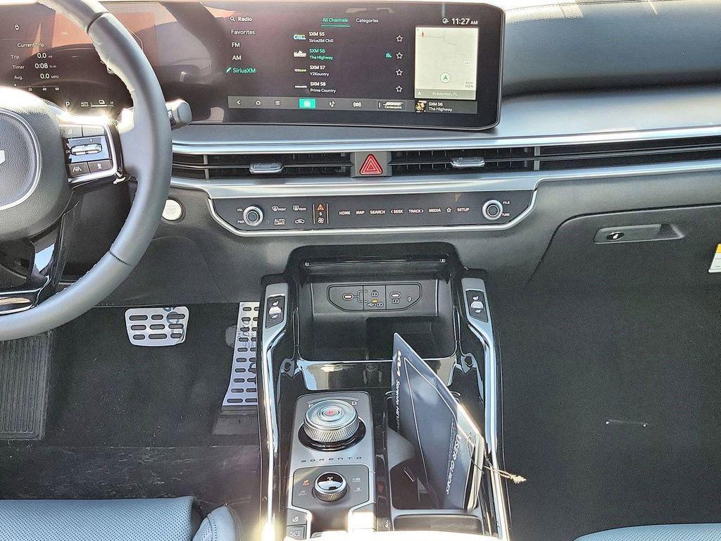 new 2025 Kia Sorento Hybrid car, priced at $45,140