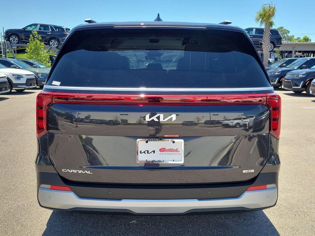 new 2025 Kia Carnival Hybrid car, priced at $39,080