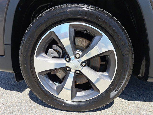 used 2019 Jeep Cherokee car, priced at $15,285