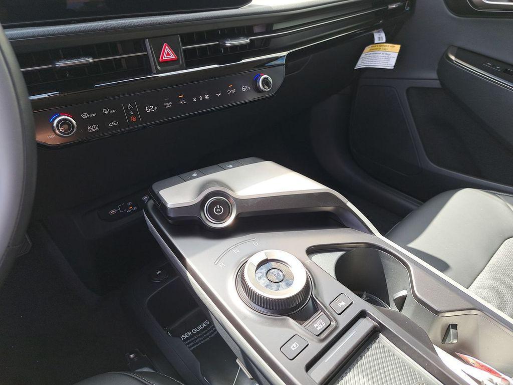new 2025 Kia EV6 car, priced at $31,492