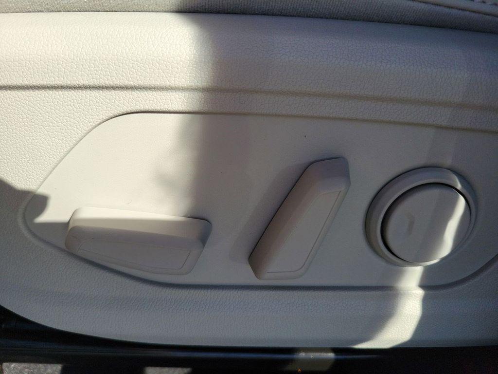 new 2025 Kia Sorento car, priced at $32,225
