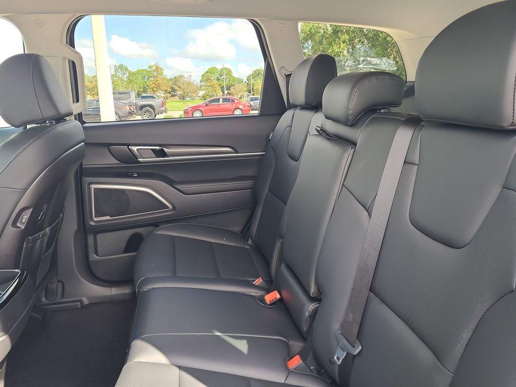 new 2025 Kia Telluride car, priced at $36,817