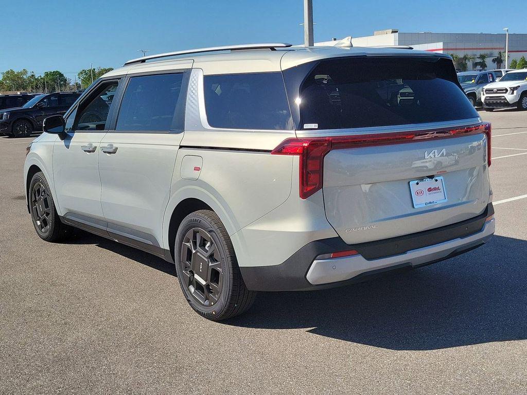 new 2025 Kia Carnival Hybrid car, priced at $39,324