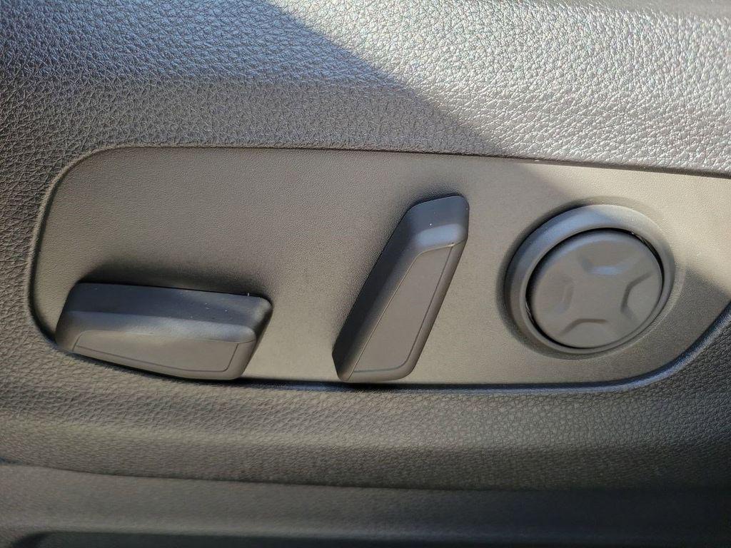 new 2025 Kia Carnival Hybrid car, priced at $39,324