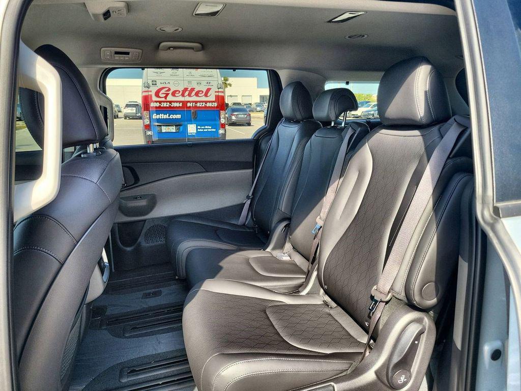 new 2025 Kia Carnival Hybrid car, priced at $39,324