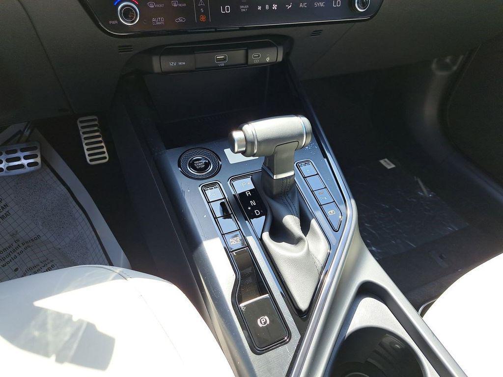 new 2025 Kia Niro car, priced at $29,077