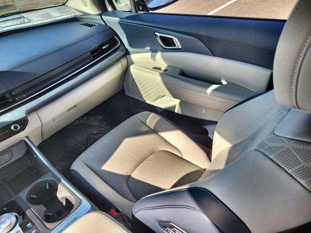 new 2025 Kia Carnival Hybrid car, priced at $43,472
