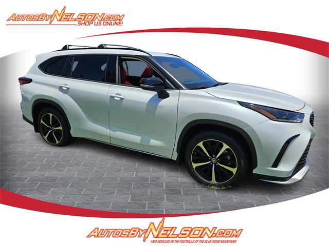 used 2022 Toyota Highlander car, priced at $39,591