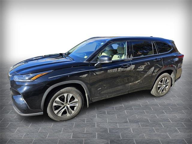 used 2021 Toyota Highlander car, priced at $34,541