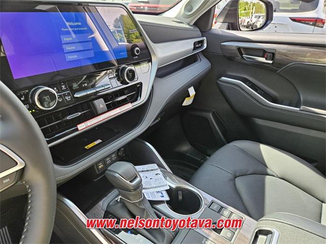 new 2025 Toyota Highlander Hybrid car, priced at $55,803