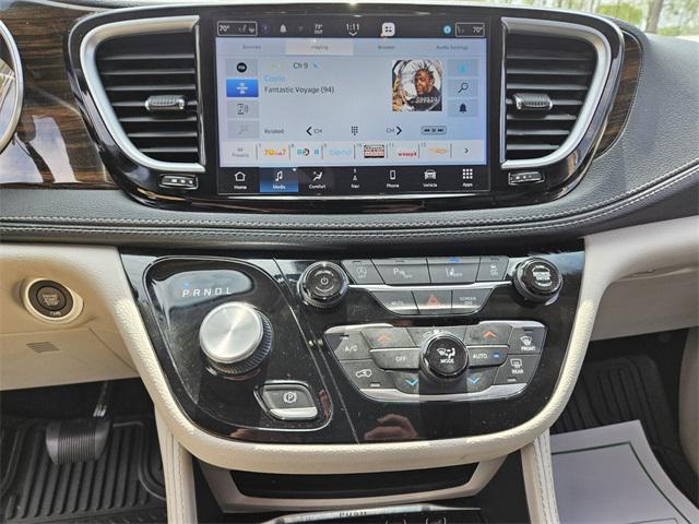 used 2023 Chrysler Pacifica car, priced at $30,991
