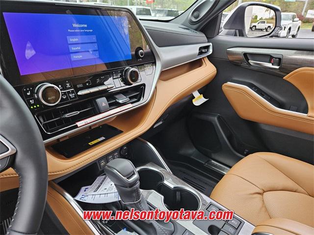 new 2025 Toyota Highlander car, priced at $55,357