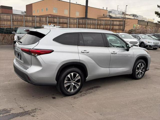 used 2021 Toyota Highlander car, priced at $25,900