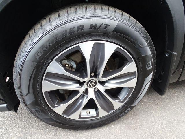 used 2024 Toyota Highlander car, priced at $39,595