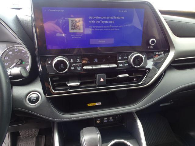 used 2024 Toyota Highlander car, priced at $39,595