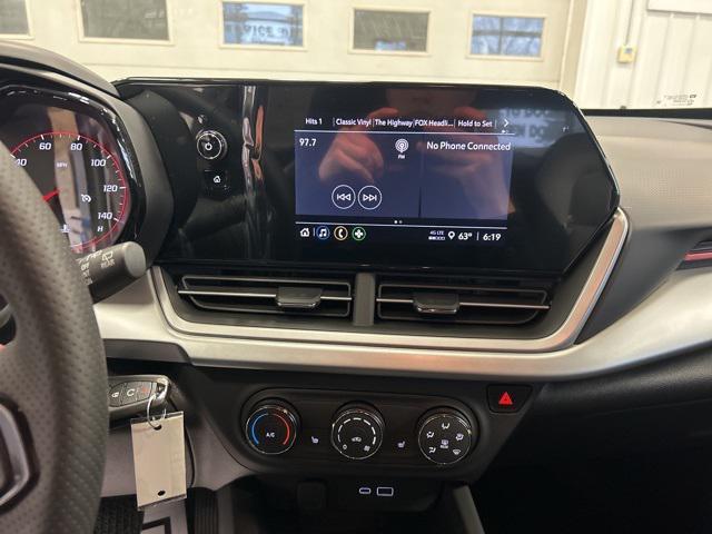 new 2025 Chevrolet Trax car