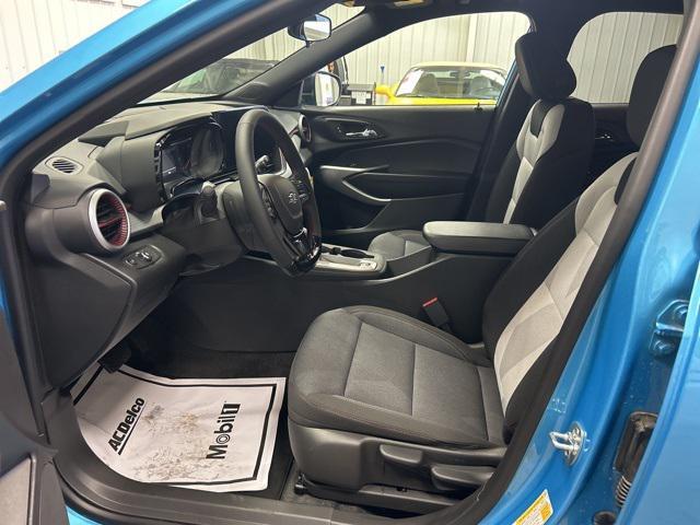 new 2025 Chevrolet Trax car