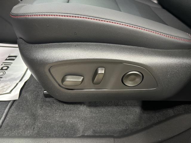 new 2025 Chevrolet Traverse car