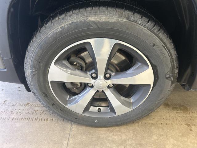 used 2019 Jeep Cherokee car, priced at $19,500