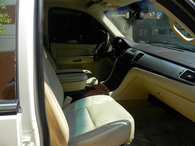 used 2008 Cadillac Escalade car, priced at $9,295