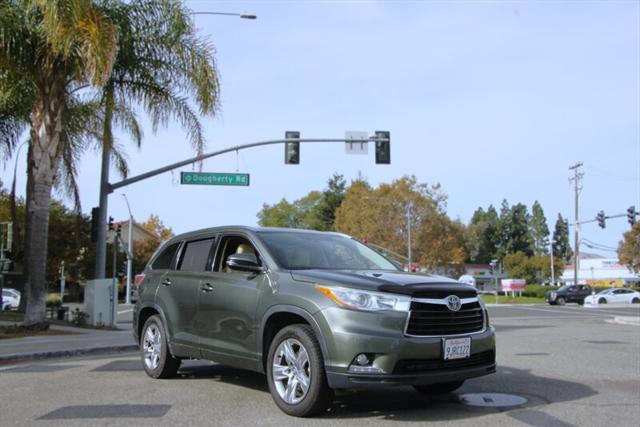 used 2016 Toyota Highlander car, priced at $25,888