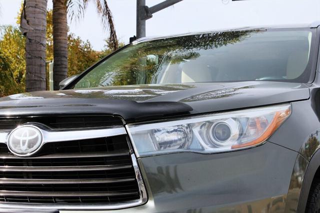 used 2016 Toyota Highlander car, priced at $25,888