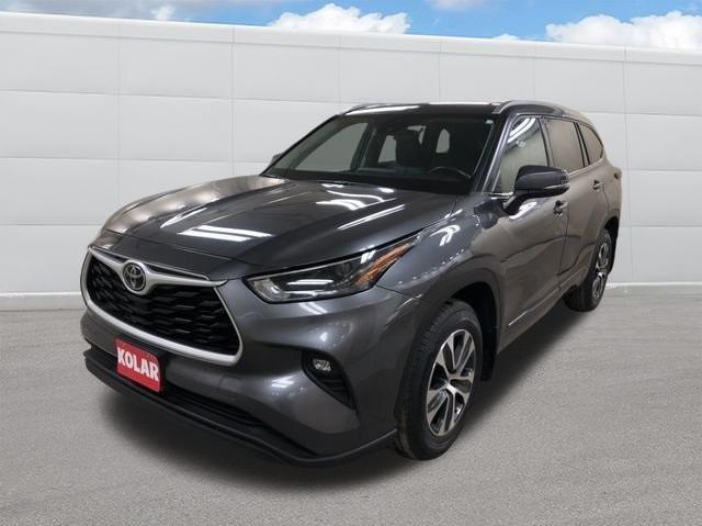 used 2022 Toyota Highlander car, priced at $37,650