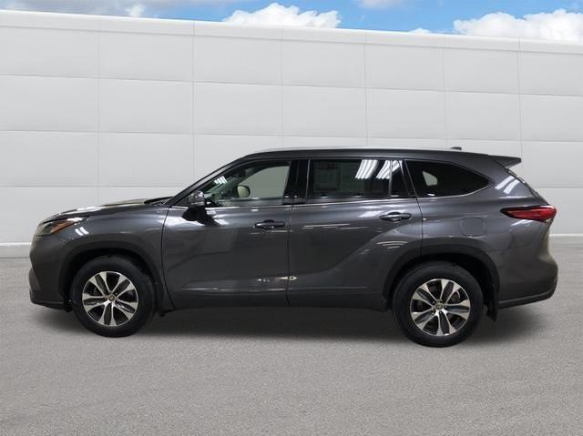 used 2022 Toyota Highlander car, priced at $36,615