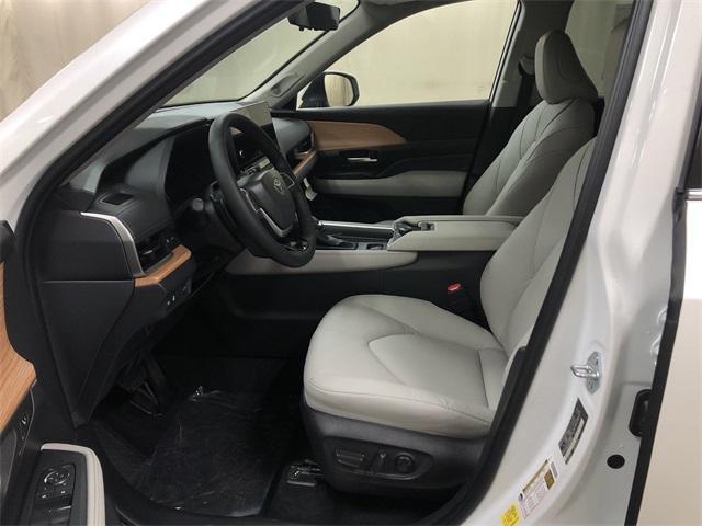new 2025 Toyota Grand Highlander car