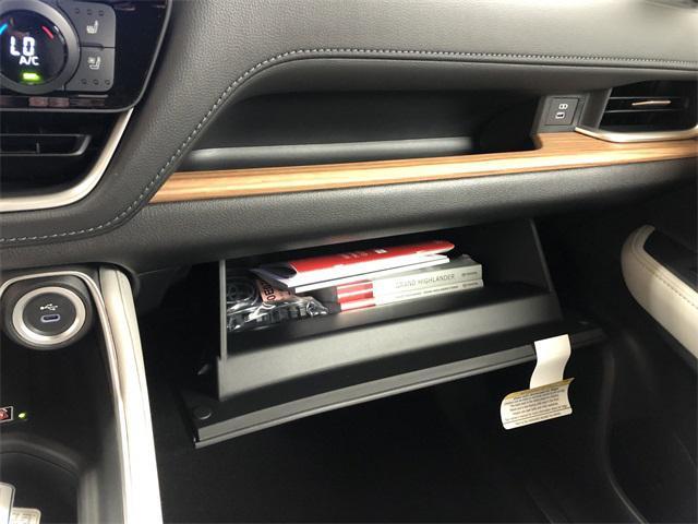 new 2025 Toyota Grand Highlander car