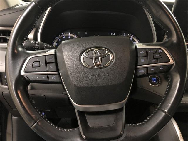 used 2022 Toyota Highlander car, priced at $39,990