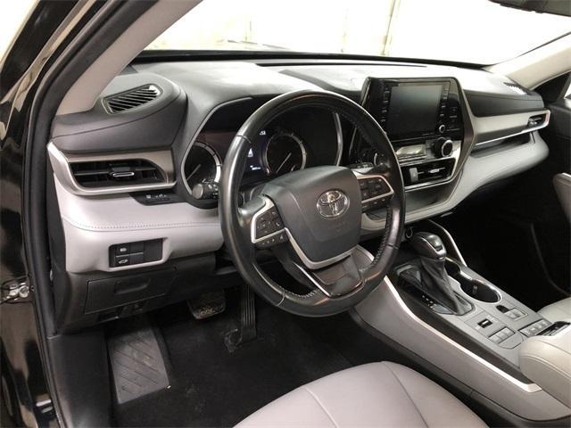 used 2022 Toyota Highlander car, priced at $39,990