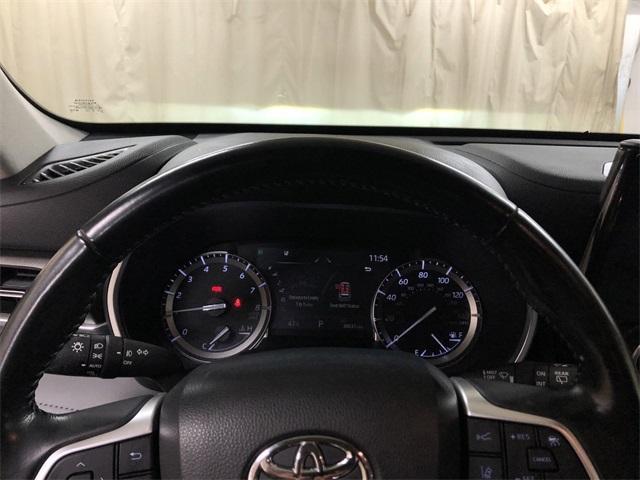 used 2022 Toyota Highlander car, priced at $39,990